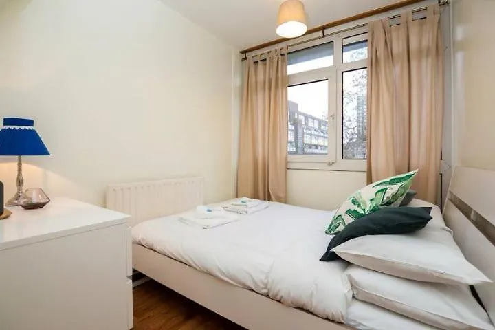 Cosy Room With Smart Tv In Central Londen